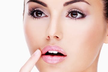 relleno de labios con ácido hialurónico